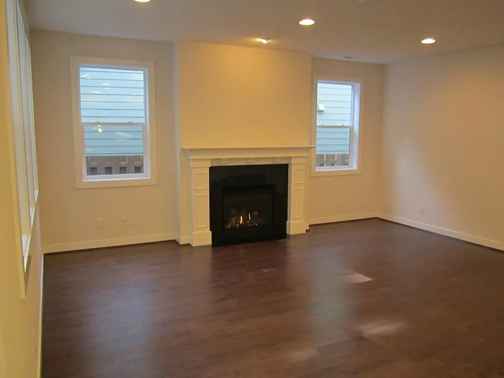 3 bed, 2.5 bath, 2455 sqft, $4,500 — Photo 3