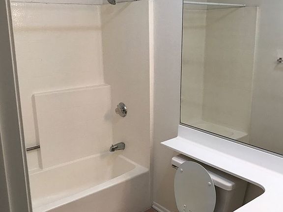 3rd image of 711 W Queen St APT 303