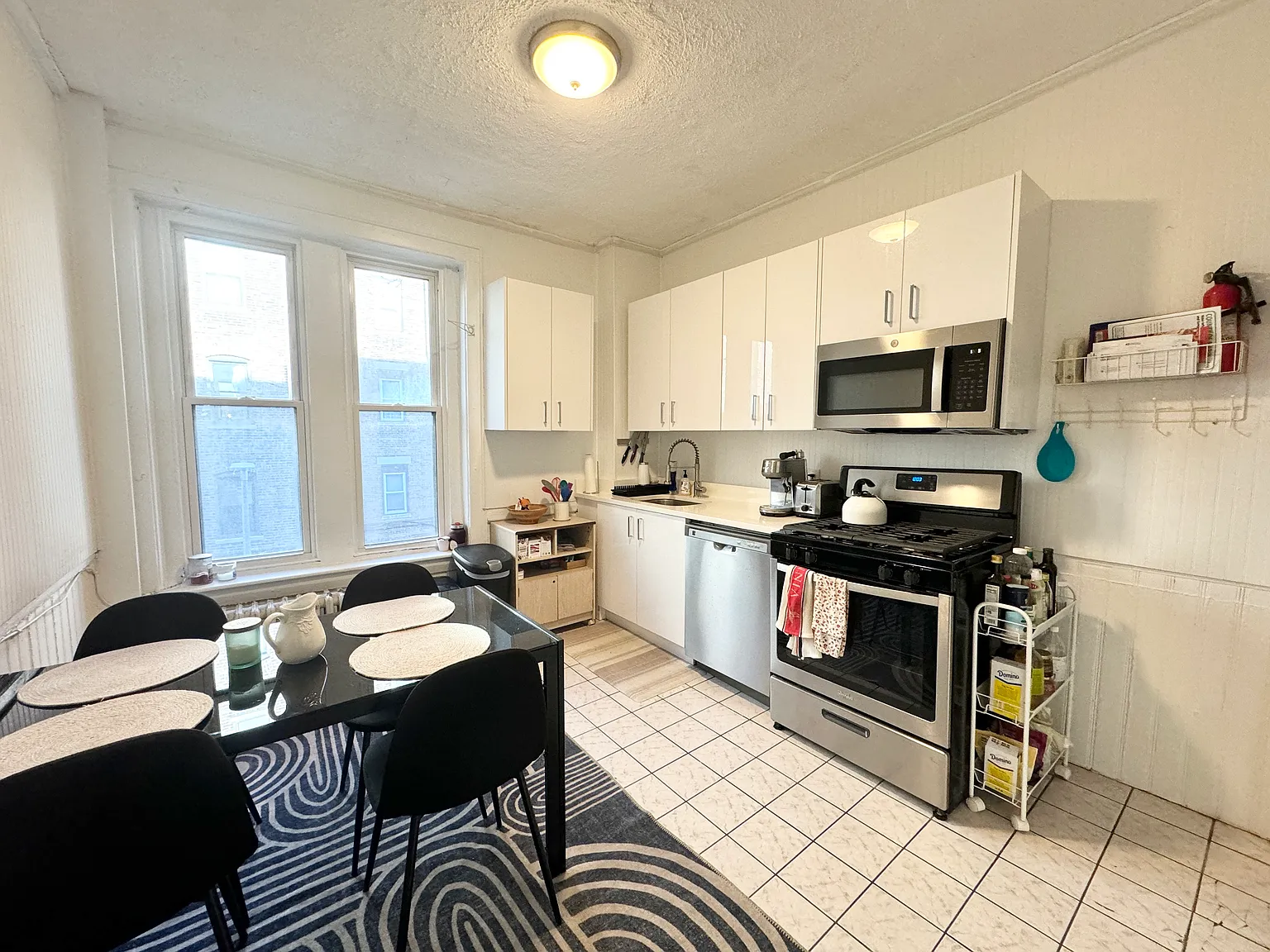 4 bed, 1200 sqft, $7,000 — Photo 3