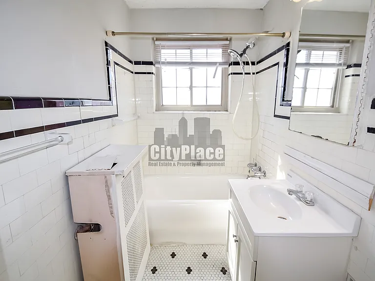 3541 N Meridian St — Photo 27