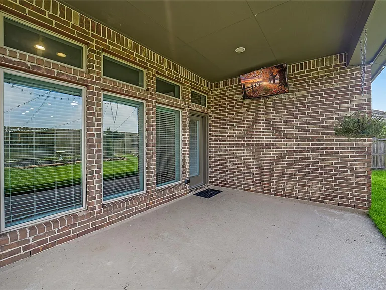 24247 Via Vitani Dr — Photo 32