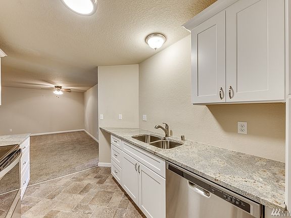 Pictures form model unit colors may very.