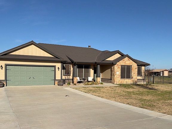 2nd image of 208 Crest Ln