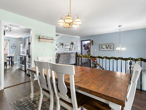 4th image of 1353 Bluebonnet Dr