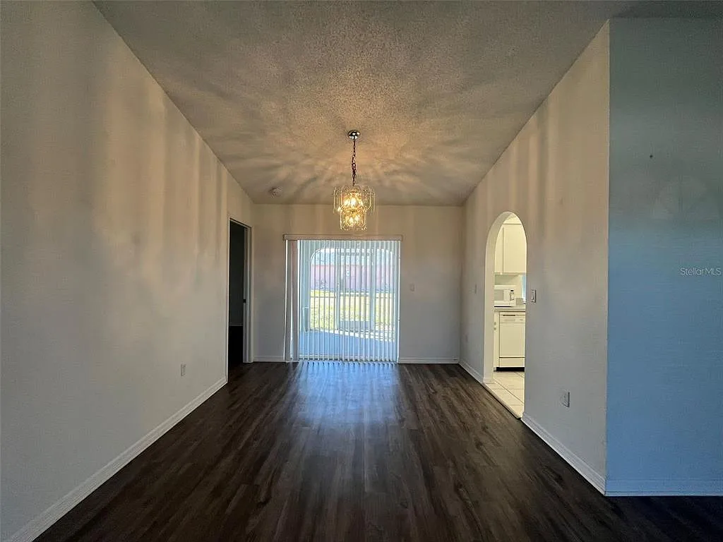 3 bed, 2.0 bath, 1789 sqft, $1,750 — Photo 3