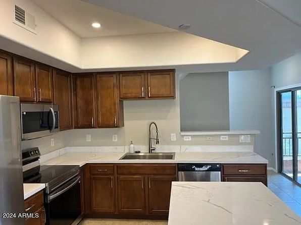 900 S 94th St APT 1060