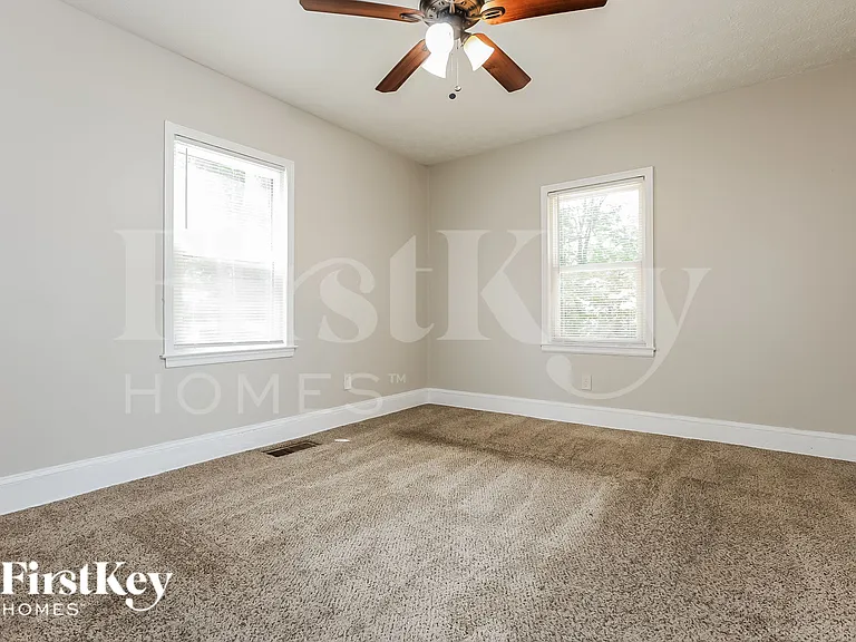 1731 N Olympian Way SW — Photo 10