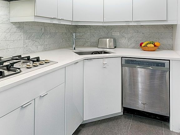 4th image of 35 E 38th St APT 7D