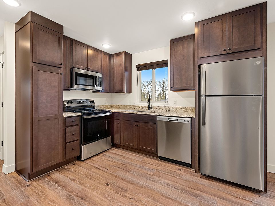 Kitchen 
-Granite Countertops
-Stainless Steel Appliances