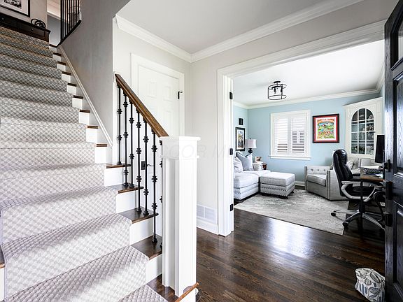 2nd image of 1865 Collingswood Rd