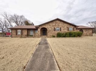 1917 Crestview Dr, Okmulgee, OK 74447