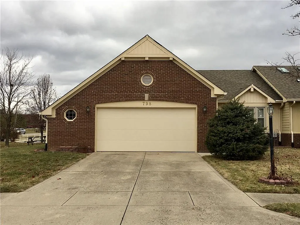 798 Ivy Ln photo 1