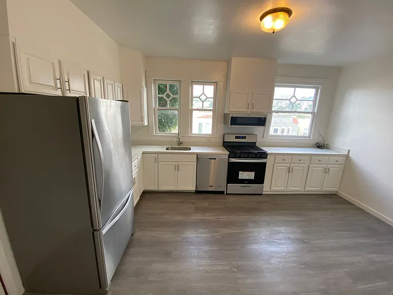 42 Castle Manor Ave — Photo 15