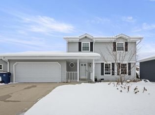 8500 S Parknoll Dr, Oak Creek, WI 53154