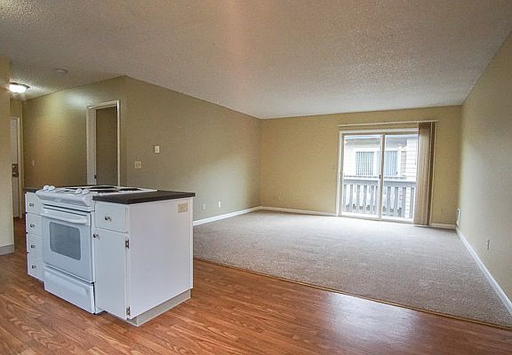 3rd image of 3705 SE 35th Pl APT 17