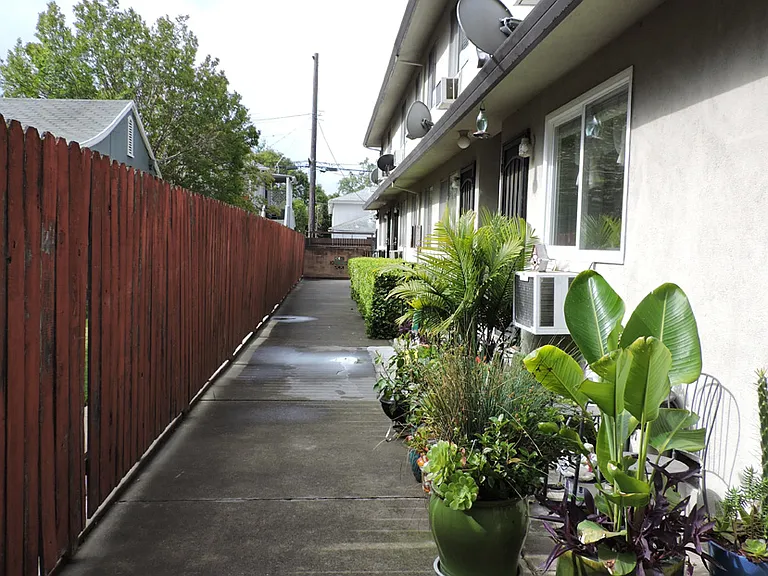 2722 U St #8 — Photo 12