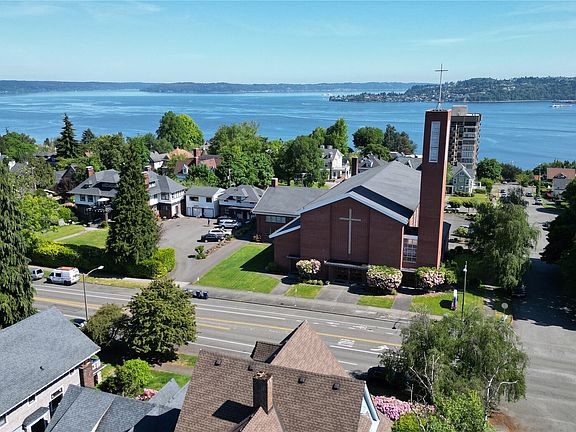 5th image of 404 N Tacoma Avenue