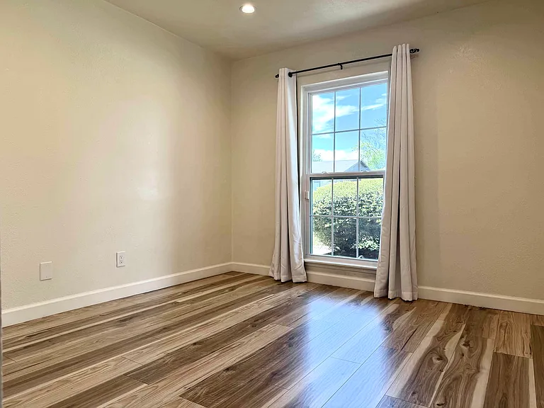 2917 Esquire Ln — Photo 9