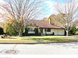 19 Topsail Ln, Groton, CT 06355