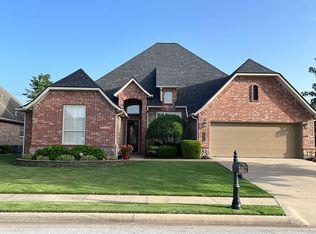 6608 W Braebourne Dr, Rogers, AR 72758