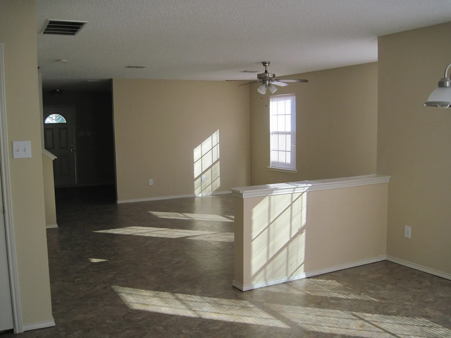 3 bed, 2.5 bath, 2431 sqft, $2,500 — Photo 3