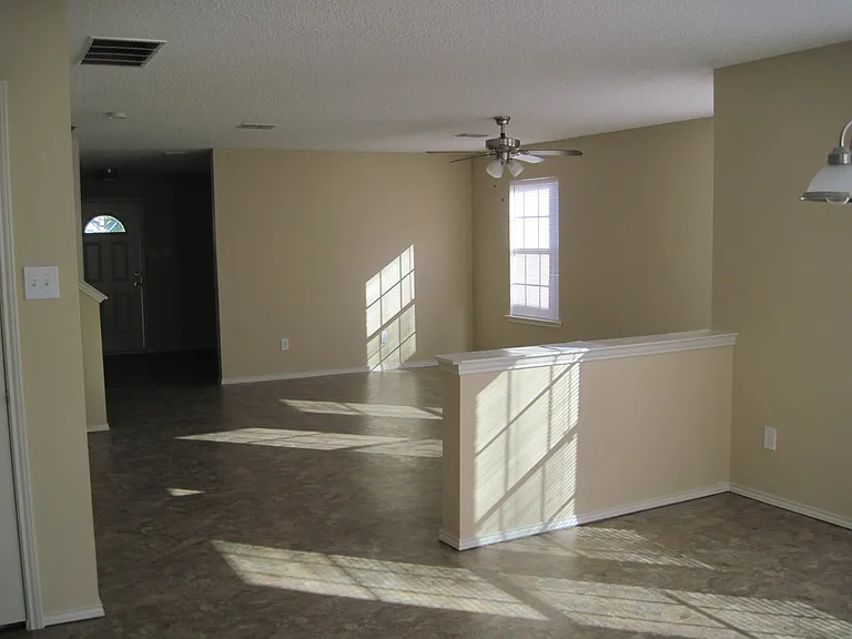 1612 Jewel Ln — Photo 3