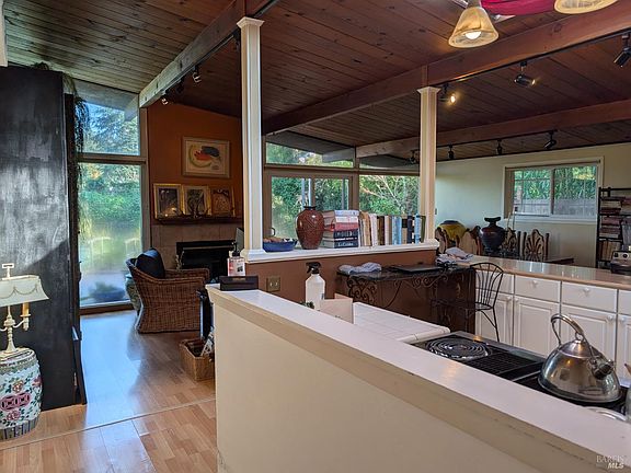 3rd image of 8 Madeline Court