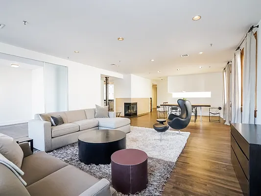 Rented by Sotheby's International Realty | media 31