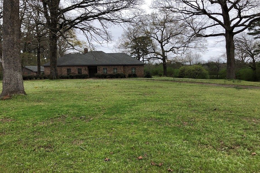 1st image of 216 Windcrest Dr
