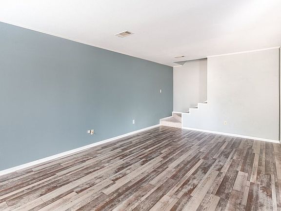 3rd image of 5960 Fairmeadow St