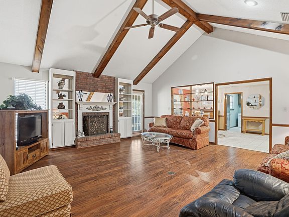 5th image of 12 Acorn Pl