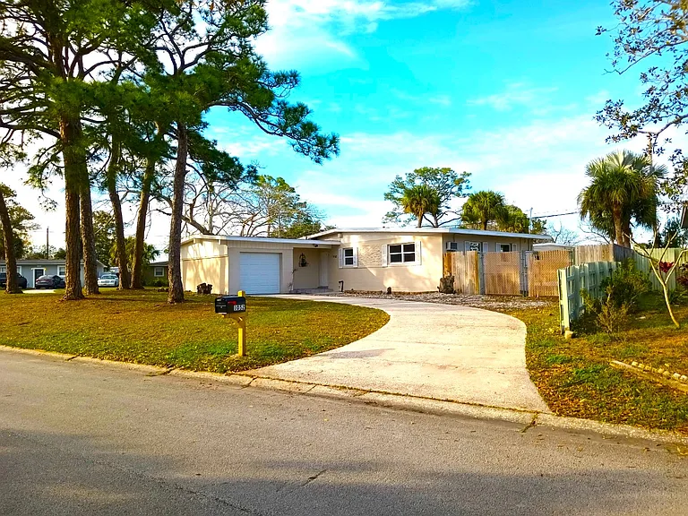 1052 Myrtle Ln — Photo 14