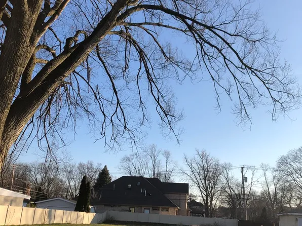 2821 Mayfield Dr, Park Ridge, IL 60068