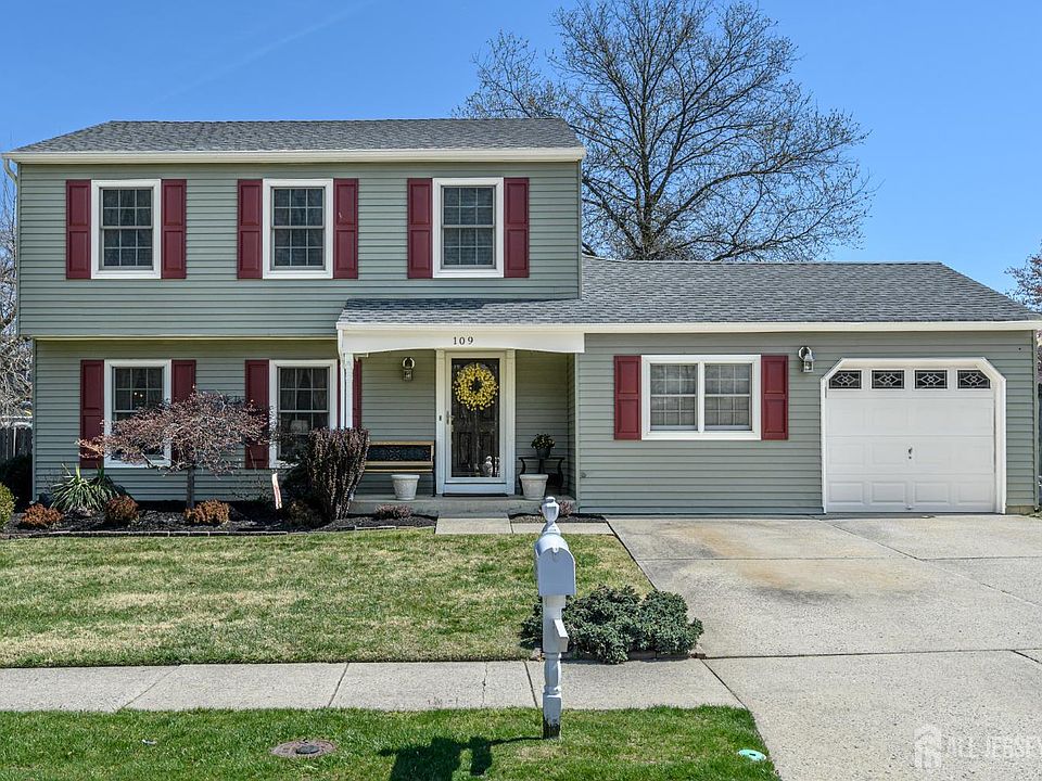 1st image of 109 Concord Cir