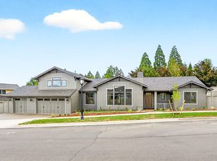 4055 Sunleaf Ave, Medford, OR 97504