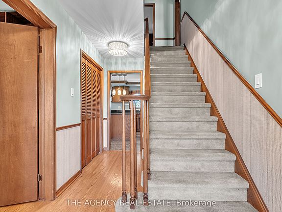 3rd image of 32 Glenview Cres