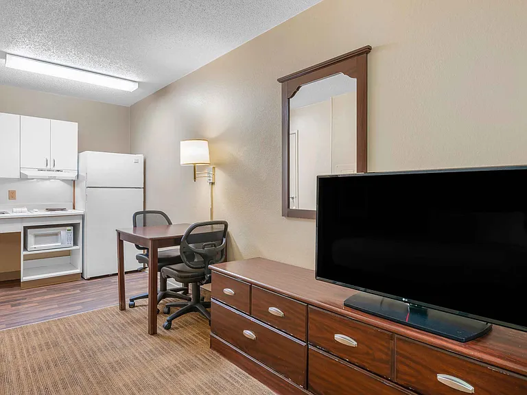 Studio Suite - 1 Queen Bed