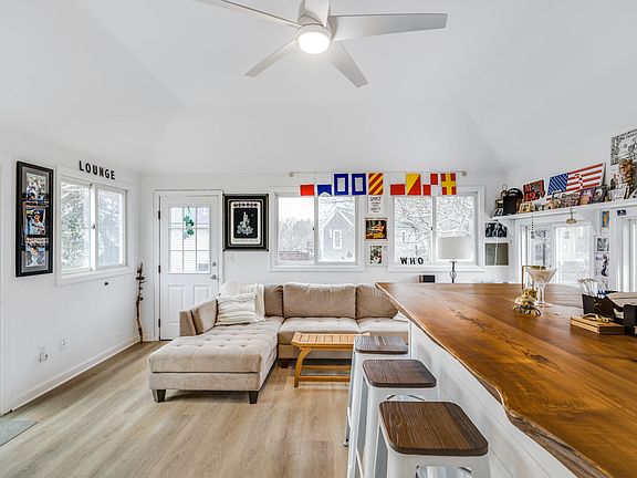 4th image of 111 SCHOOL Street APT 9