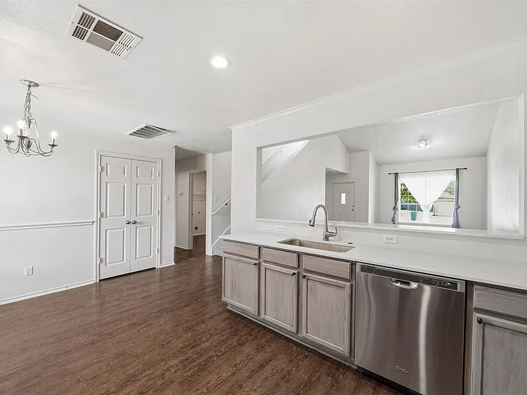 104 Carol Ave — Photo 15