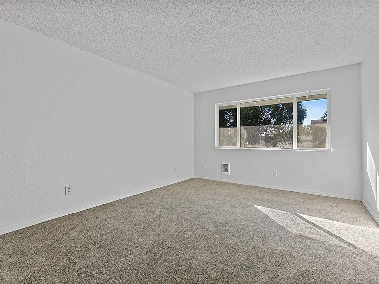 Green Tree Apartments — Photo 33