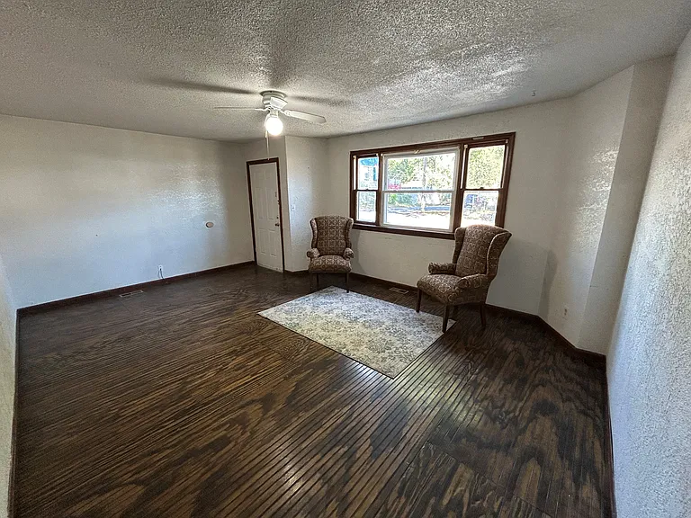 348 N Hardesty Ave — Photo 5