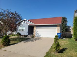 2530 Whispering Ridge Dr, Des Moines, IA 50320