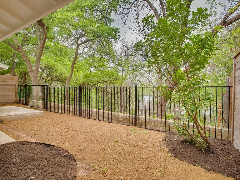 2300 Trailside Drive — Photo 3
