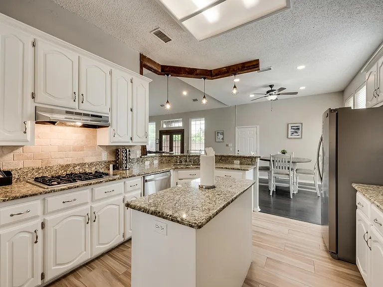 4618 Lakepointe Ave — Photo 16