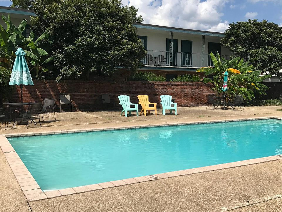 Pool in central courtyard
