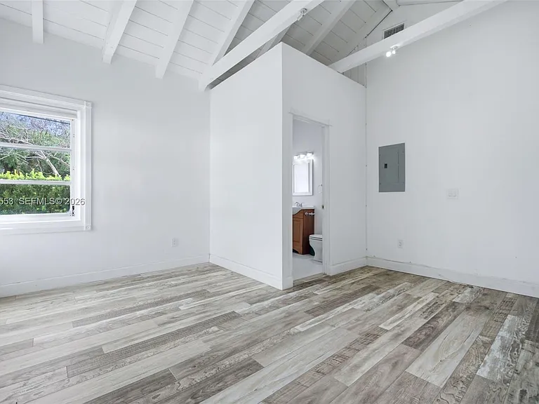 2300 S Miami Ave — Photo 31