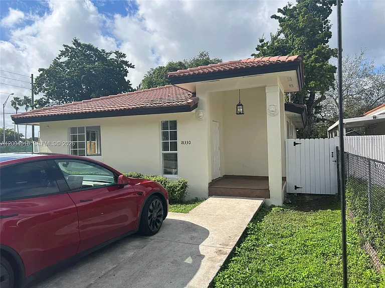 18330 SW 102nd Pl — Photo 1