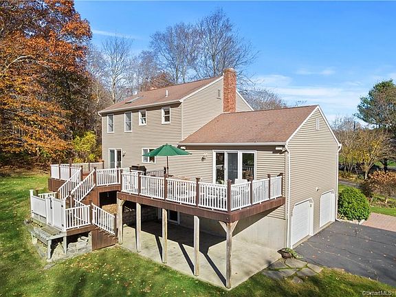 4th image of 5 Laraine Ct