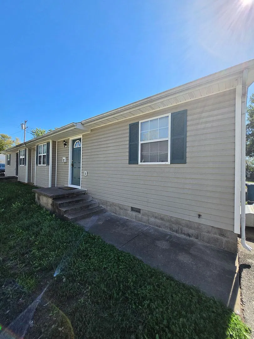 2 bed, 1 bath duplex! — Photo 1