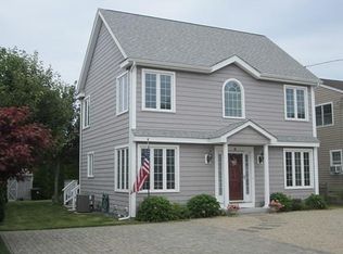 18 Maple Ave, Narragansett, RI 02882